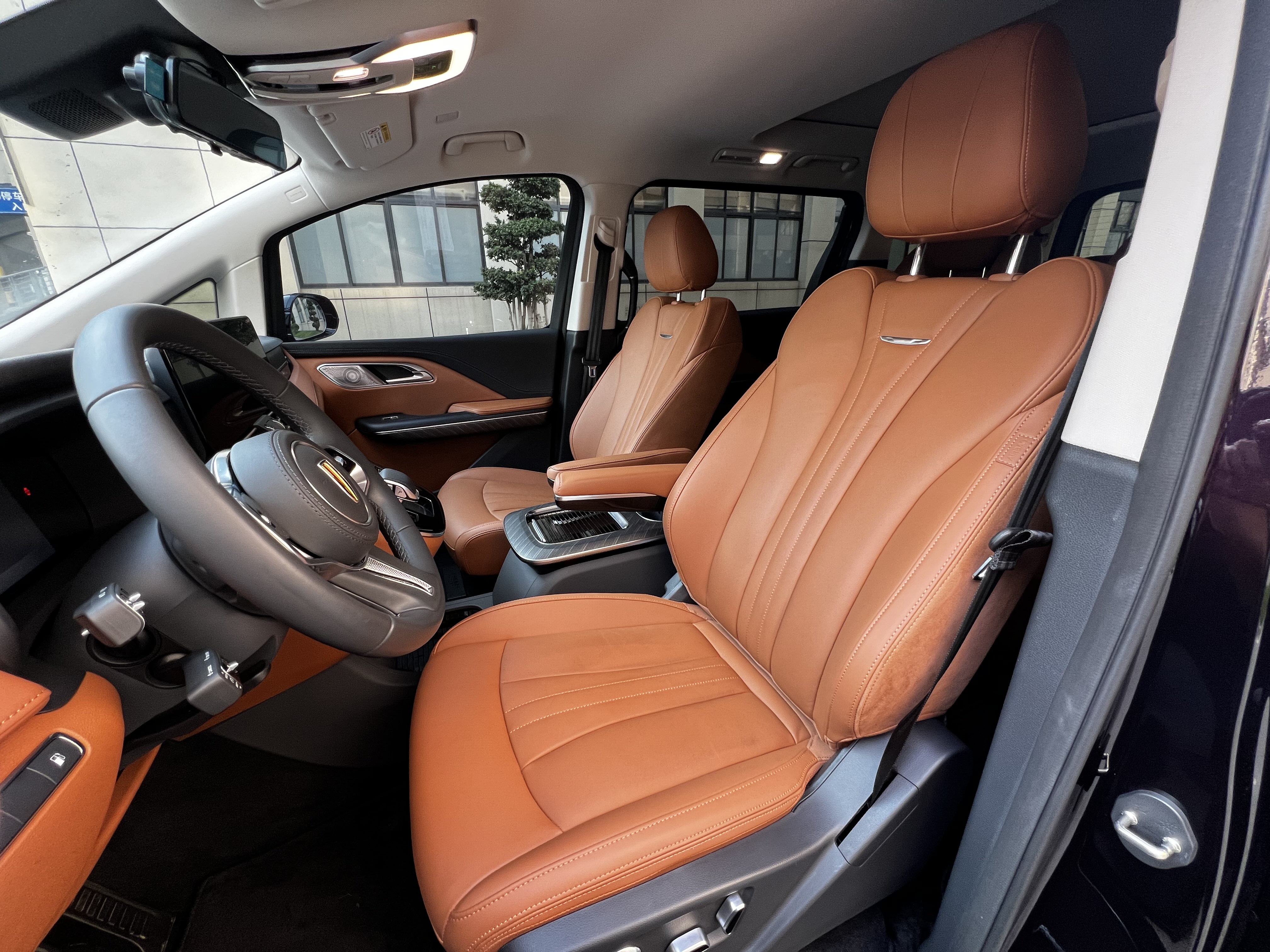 HongQi HQ9 PHEV 2024 #32 HongQi HQ9 PHEV 2024 car image #32