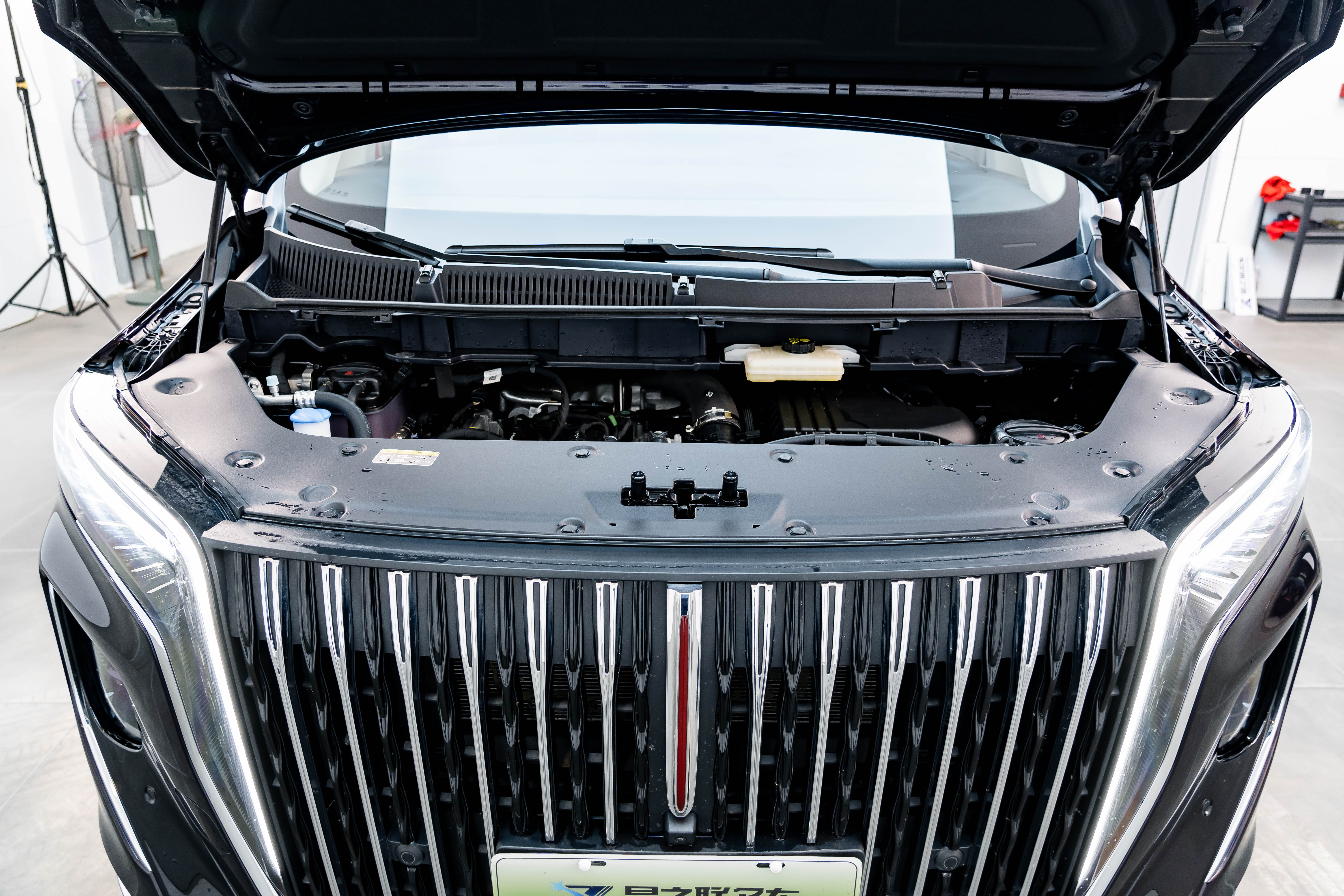 HongQi HQ9 PHEV 2025 #32 HongQi HQ9 PHEV 2025 car image #32