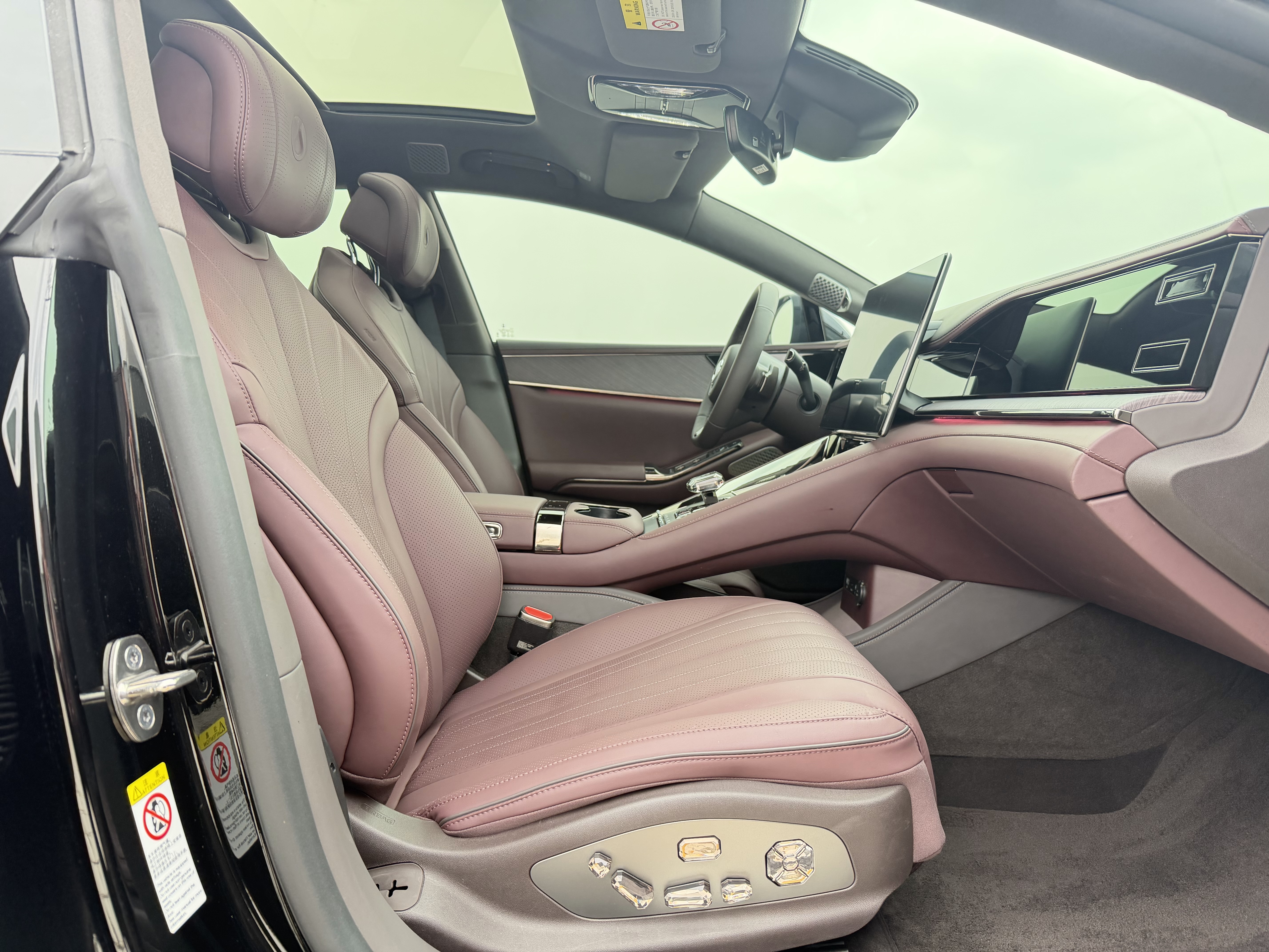 Denza Z9GT 2025 car image #32