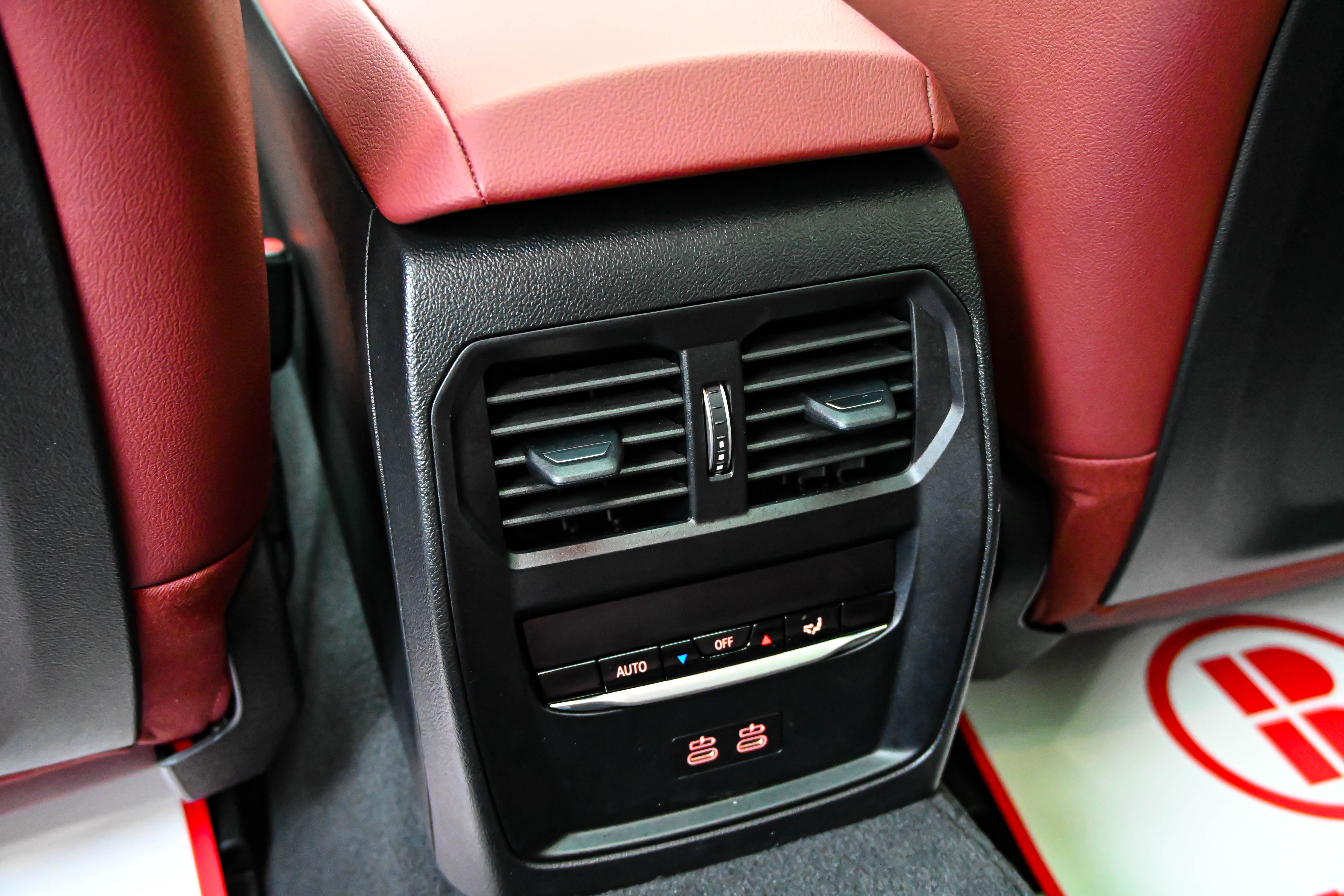 BMW i4 2025 car image #32