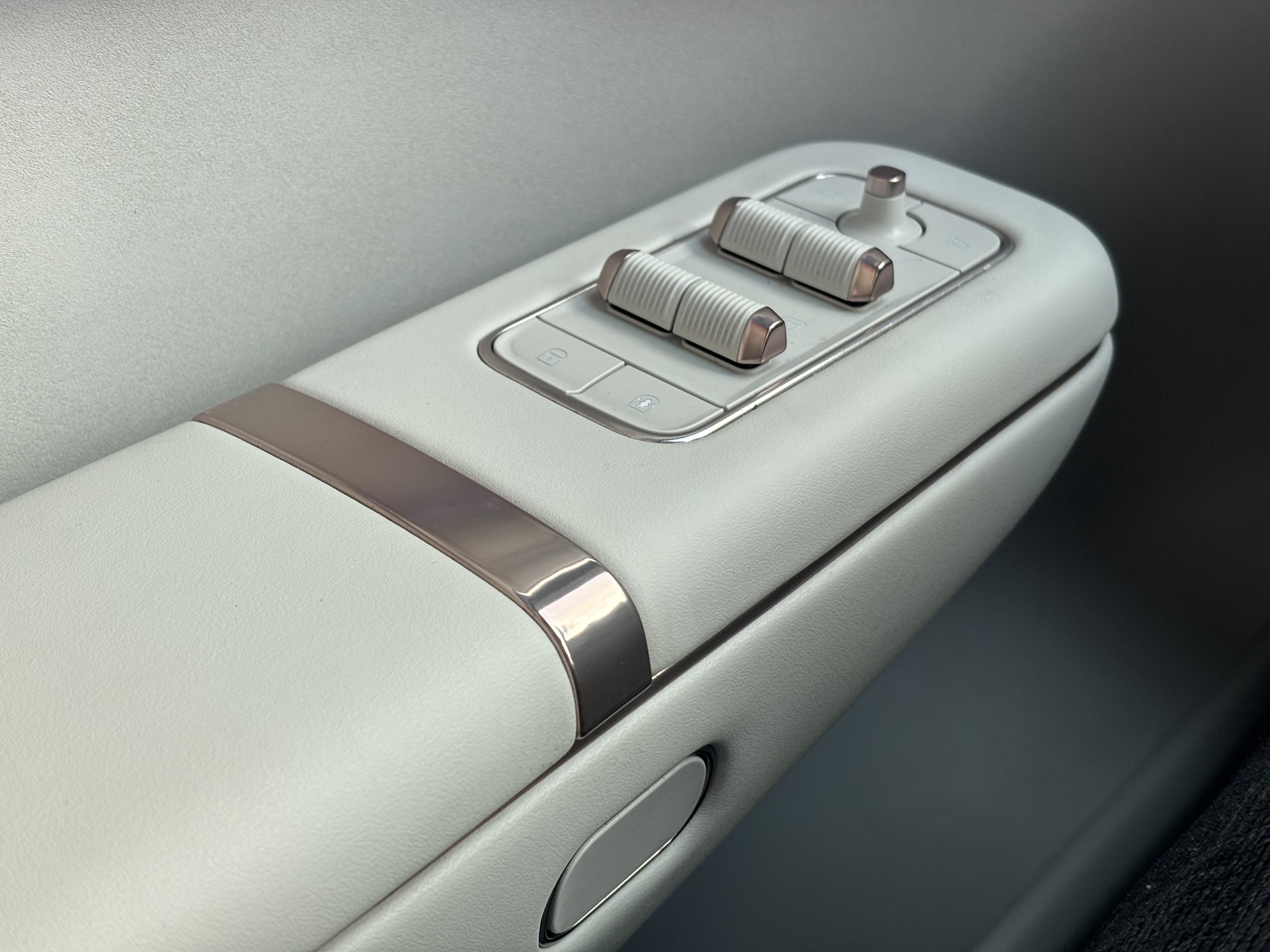 Lynk & Co 900 2025 car image #32