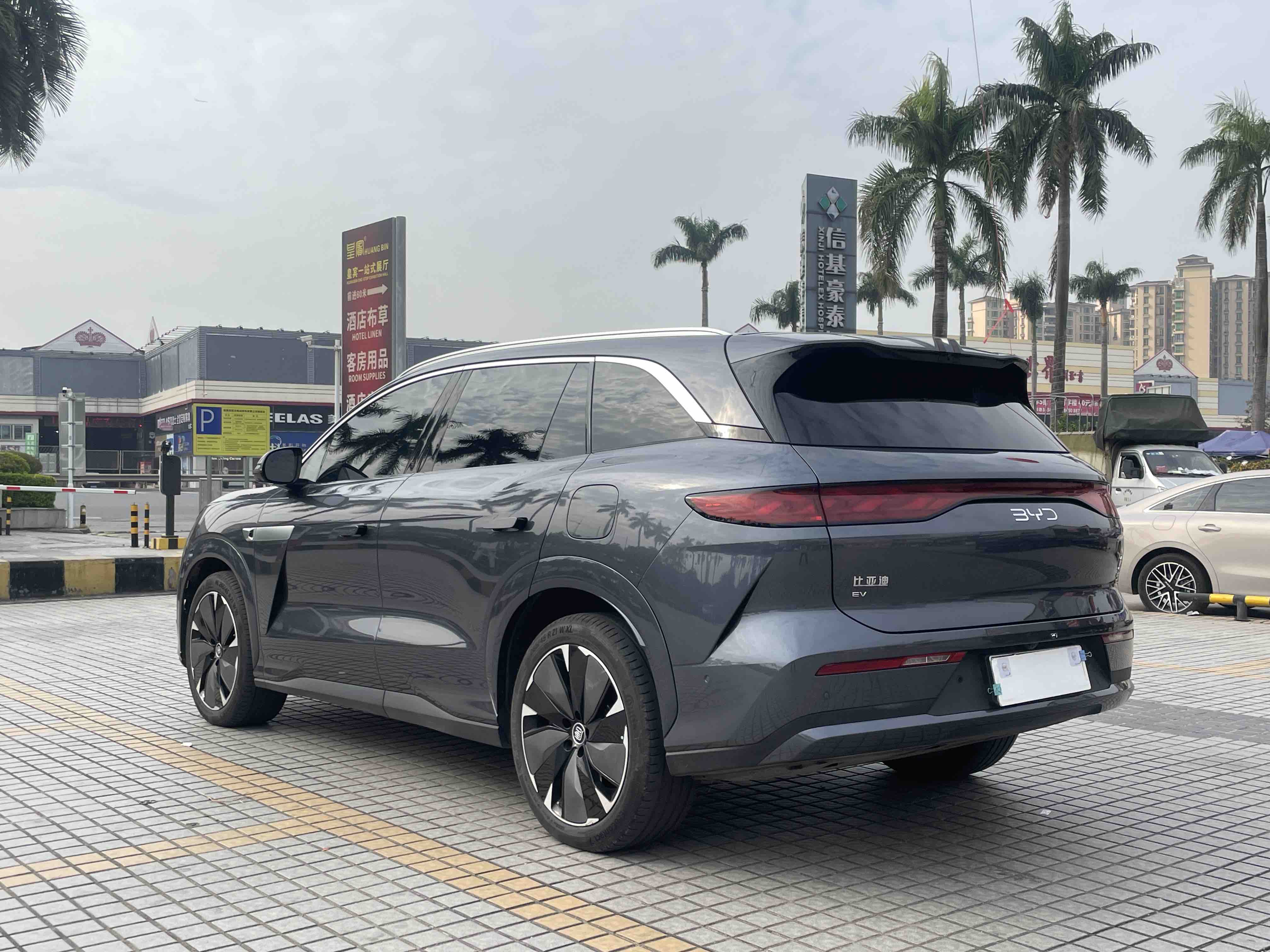 BYD Tang L 2025 immagine di auto #32