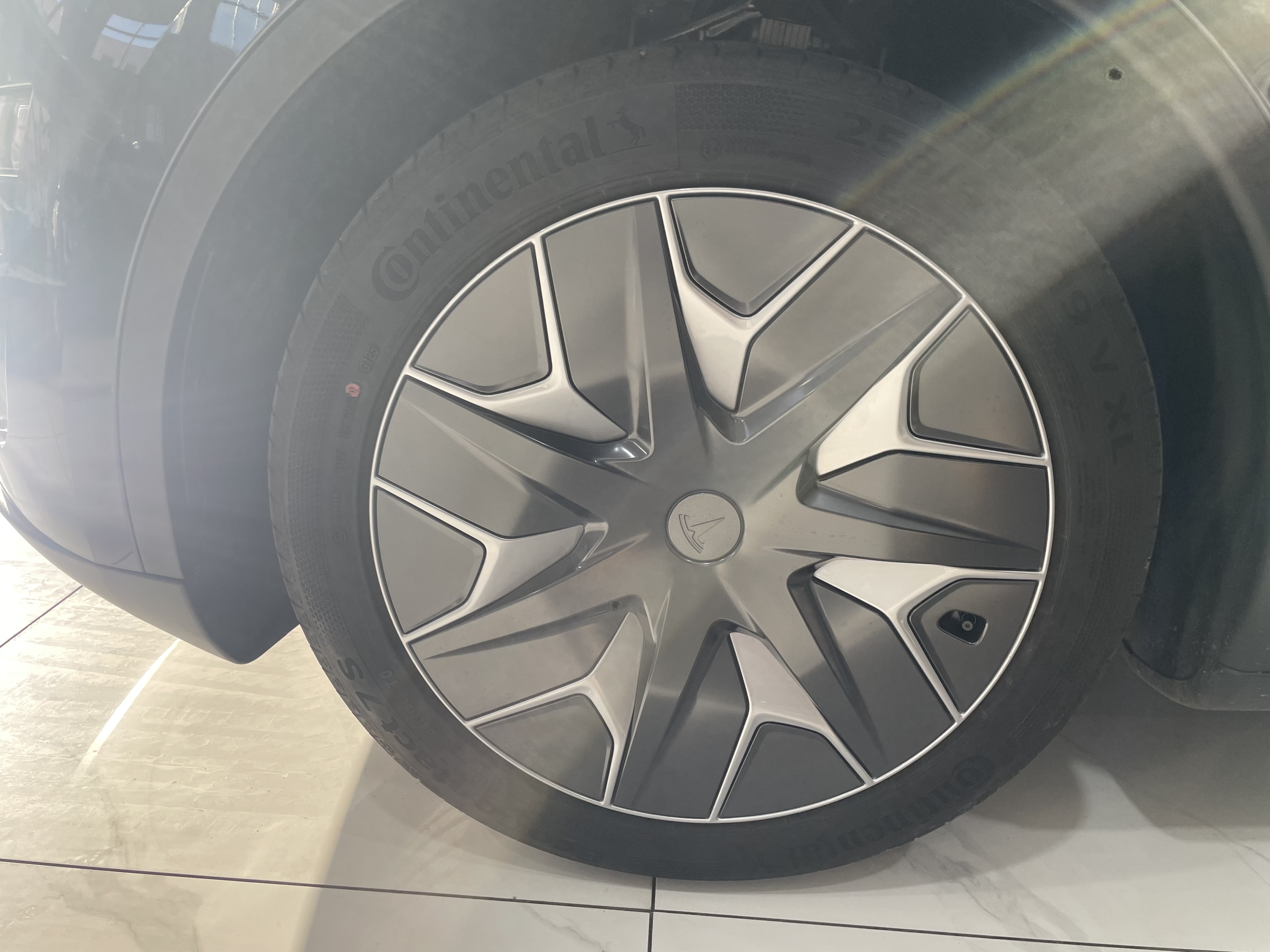 特斯拉 Model Y L 2025 汽车图片 #32