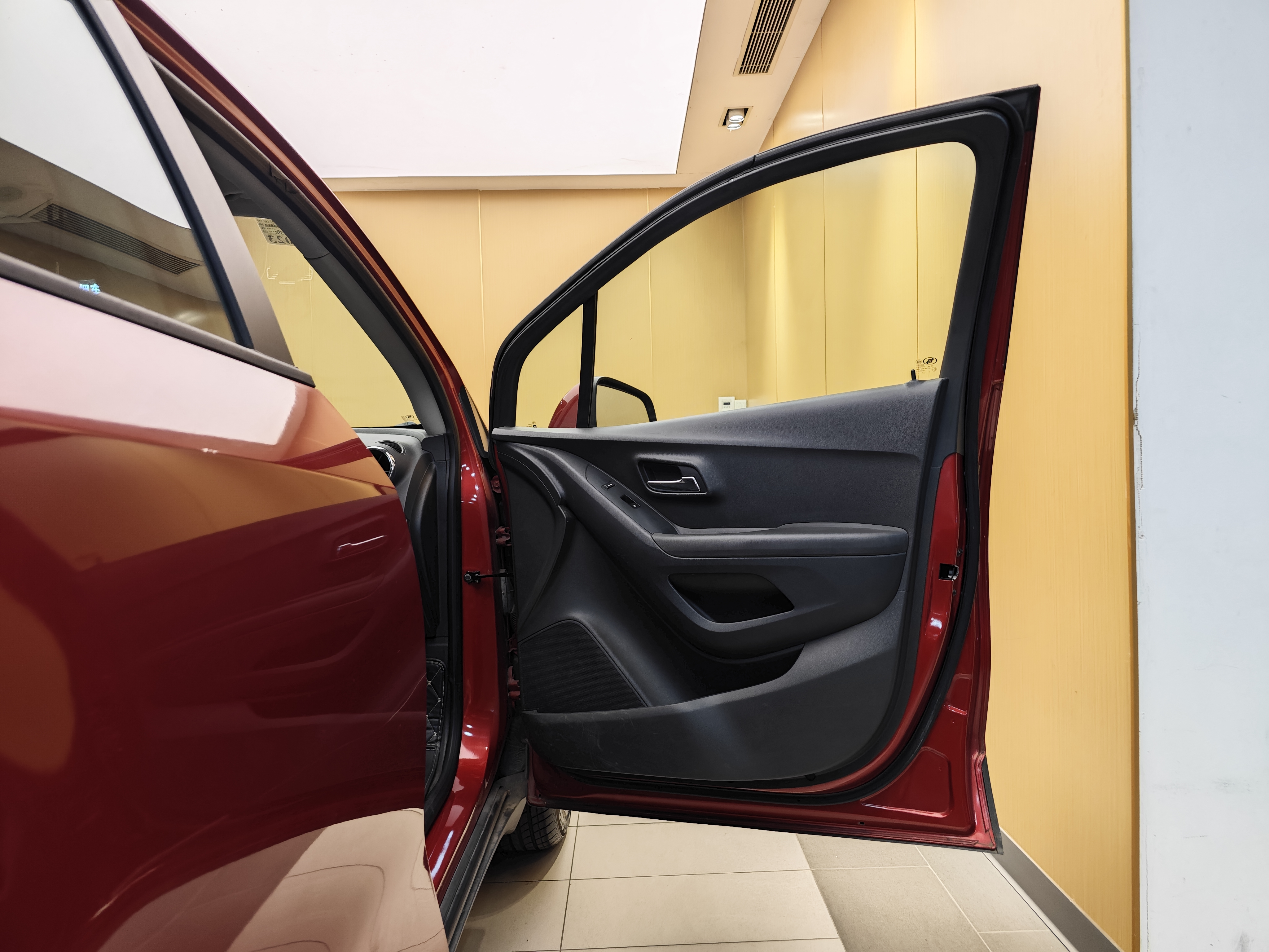 Chevrolet Tracker 2015 صورة سيارة #32