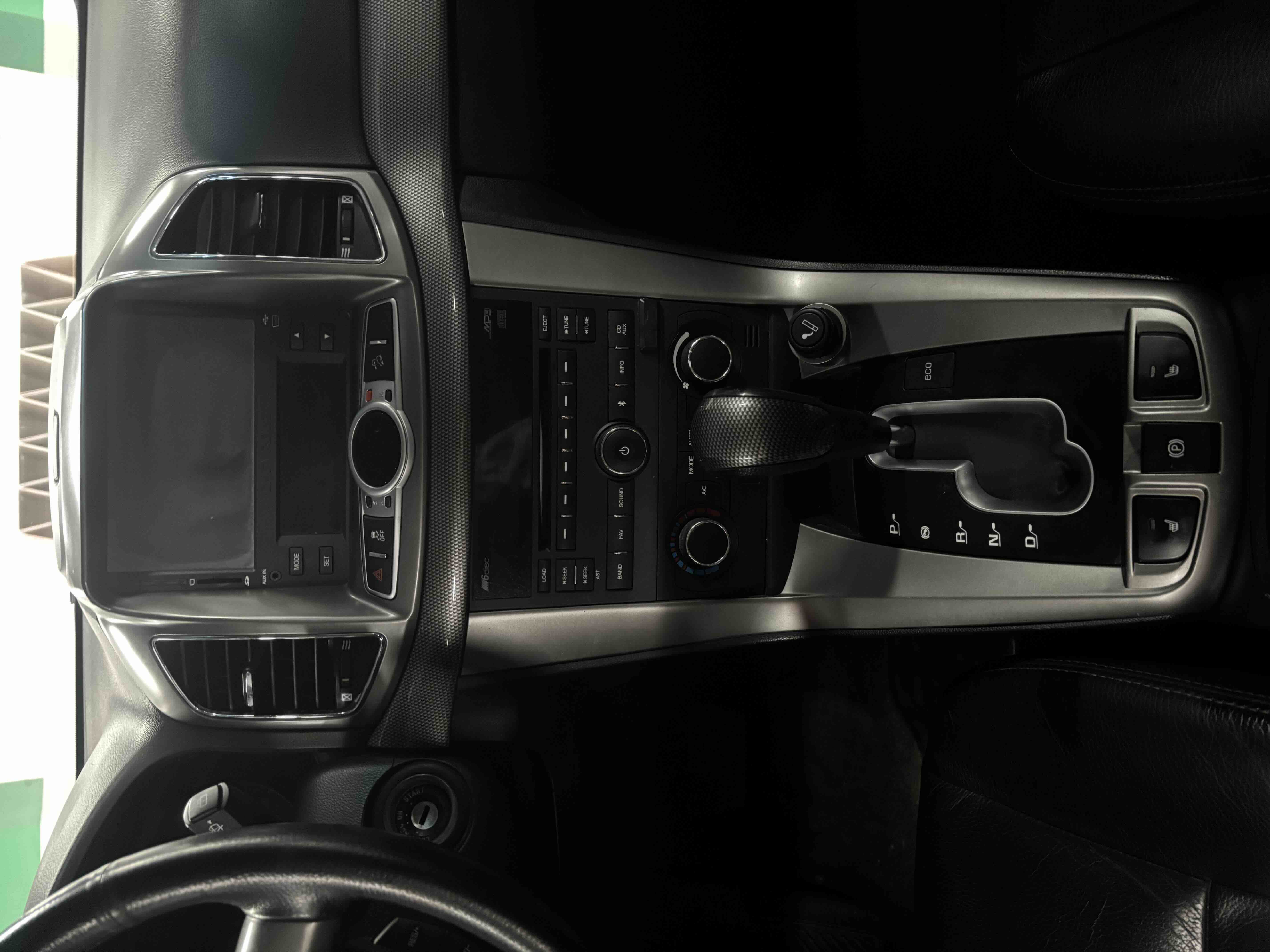 Chevrolet Captiva (Imported) 2012 car image #32