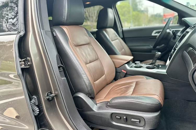 Ford Explorer (Imported) 2015 #32 Ford Explorer (Imported) 2015 car image #32