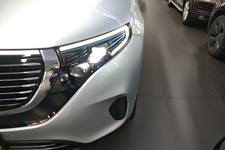 Mercedes-Benz EQC Class 2022 car image #32