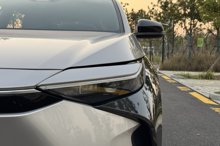 Toyota bZ4X 2022 immagine di auto #32