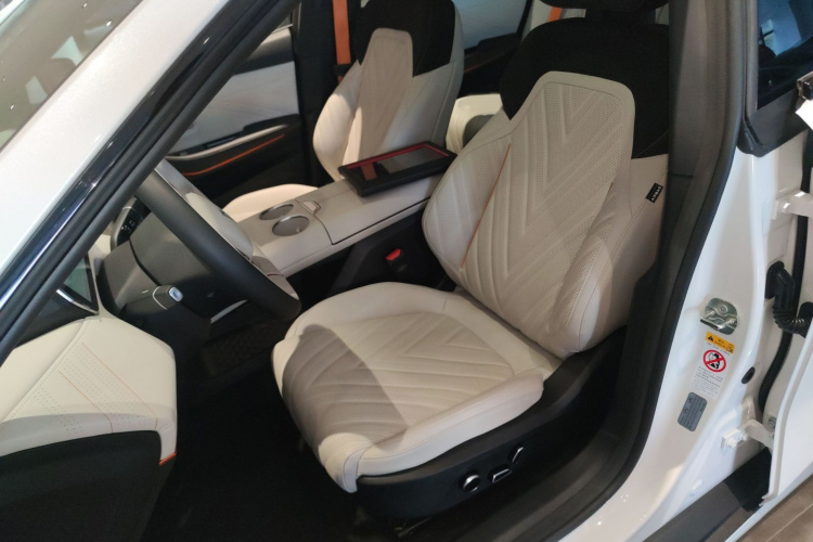 Deepal SL03 2023 car image #32