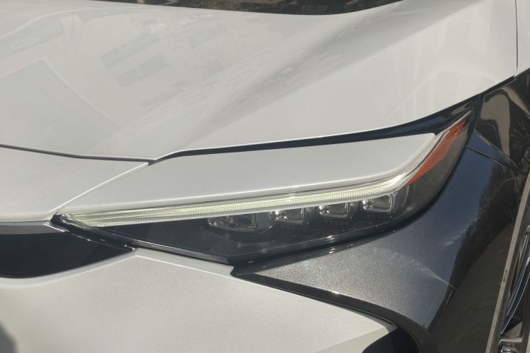 Toyota bZ4X 2022 immagine di auto #32