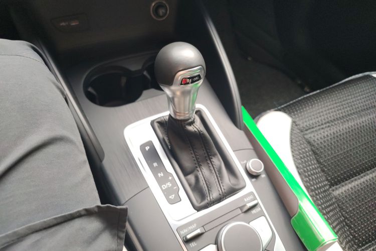 Audi A3 2018 car image #32
