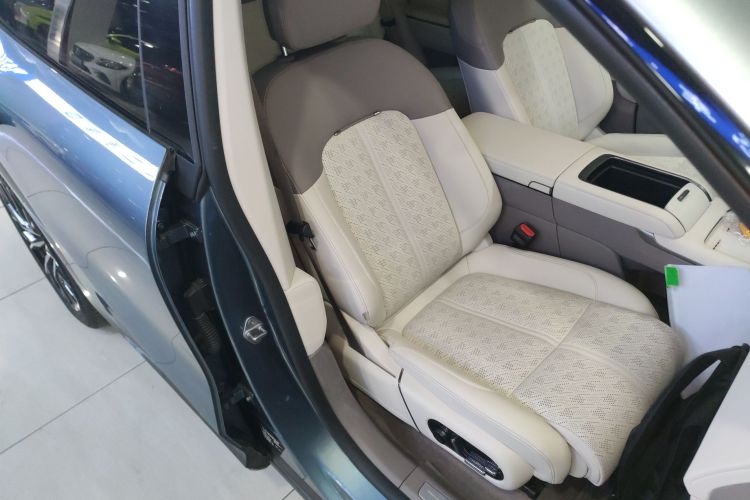 Zeekr 7X 2024 car image #32