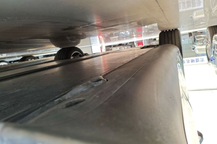 Tesla Model Y 2025 car image #32