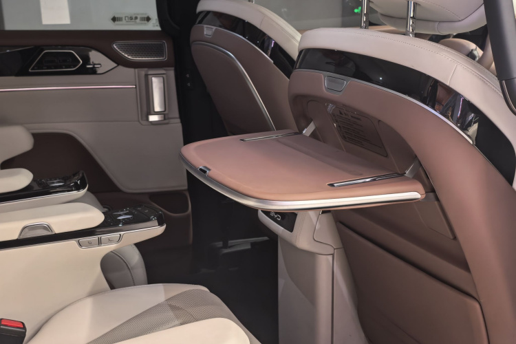 BYD Xia 2024 #32 BYD Xia 2024 immagine di auto #32