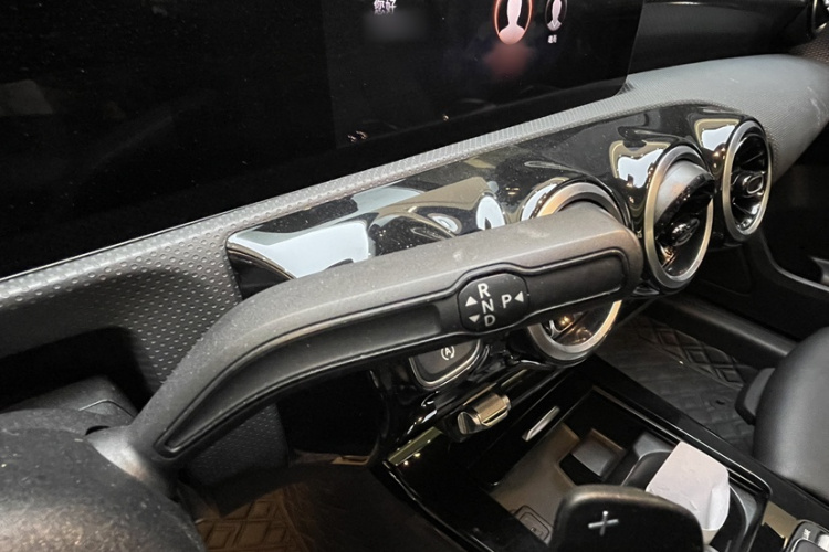 Mercedes-Benz A Class 2020 car image #32