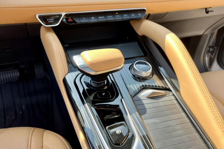 GEELY 2023 car image #32