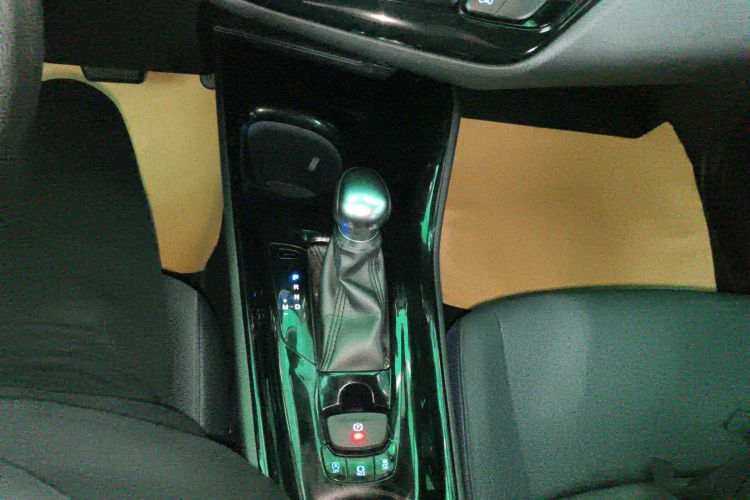 Toyota C-HR 2018 car image #32
