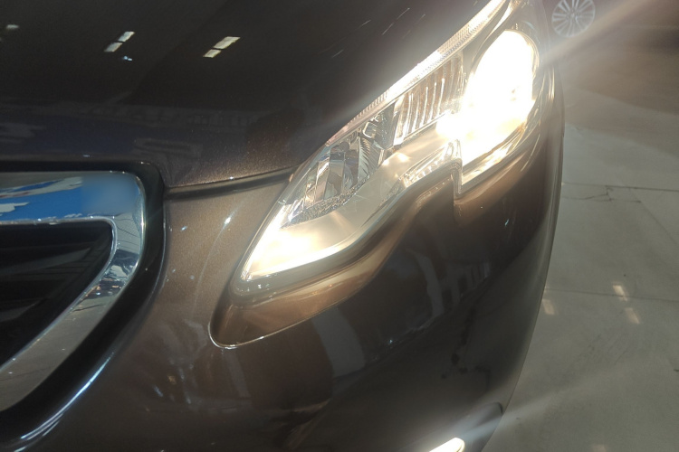 Peugeot 2008 2016 car image #32