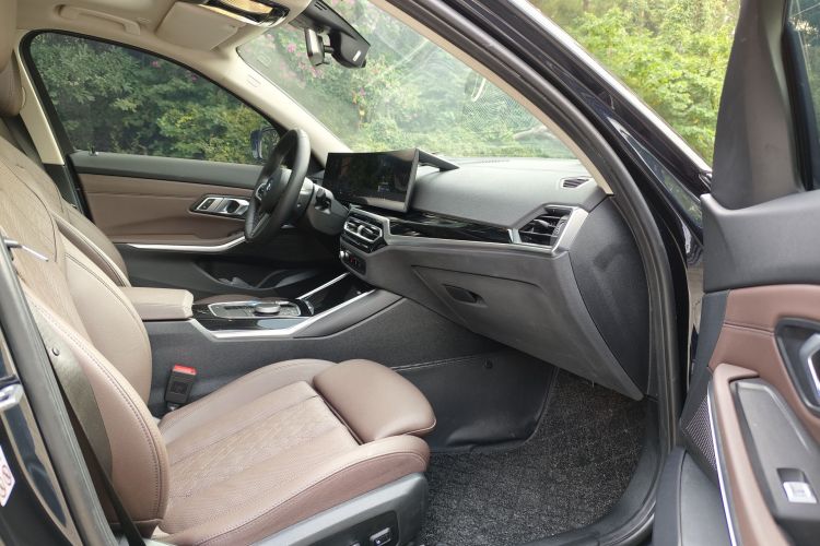 BMW i3 2024 car image #32