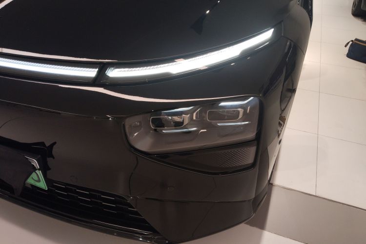 Xpeng G9 2025 immagine di auto #32