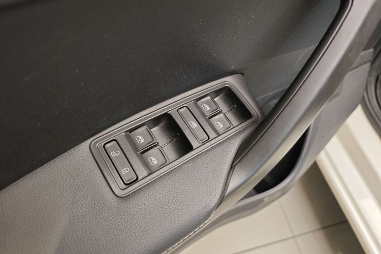 Skoda Rapid Spaceback 2019 car image #32