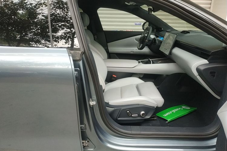 Lynk & Co 2025 car image #32