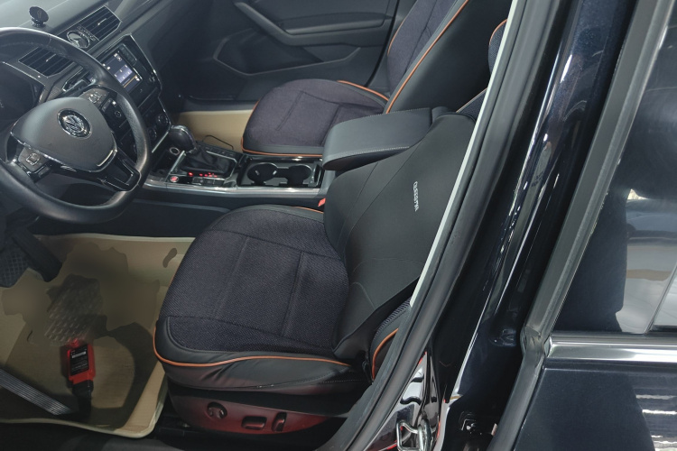 Volkswagen Passat 2018 car image #32