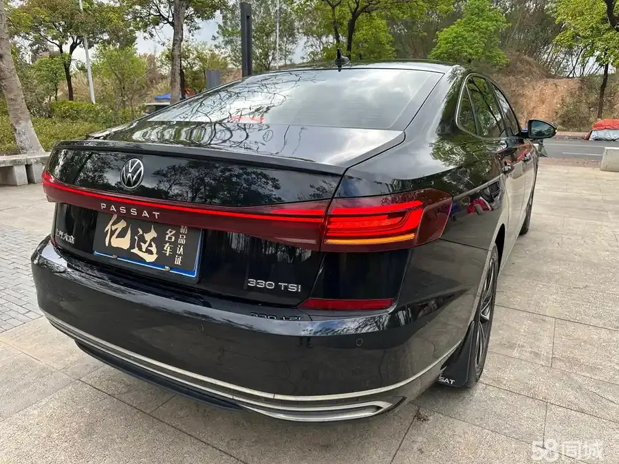 Volkswagen Passat 2021 car image #32