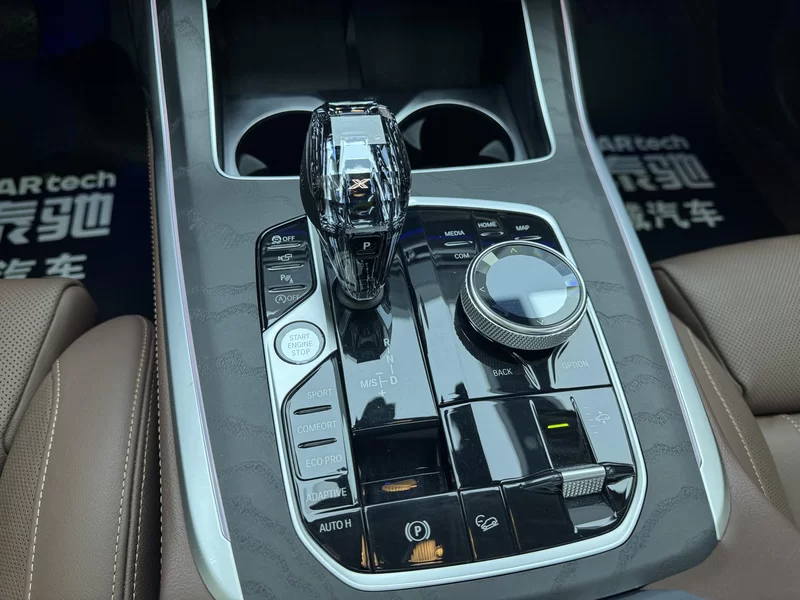 BMW X7 M60i 2021 #32 BMW X7 M60i 2021 car image #32