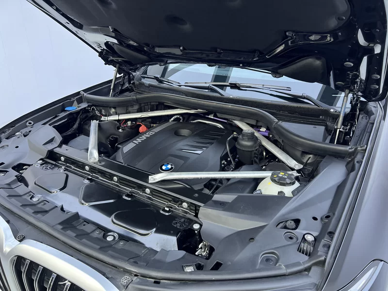 BMW X7 M60i 2023 car image #32