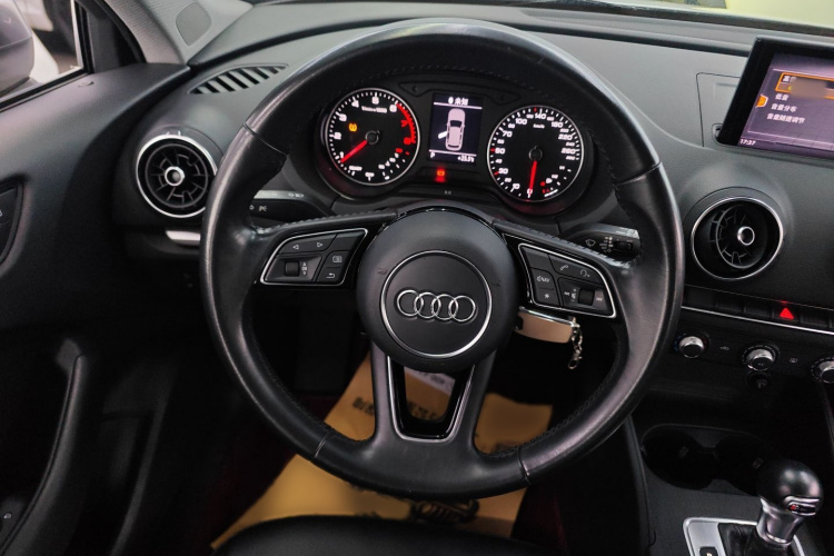 Audi A3 2019 car image #14