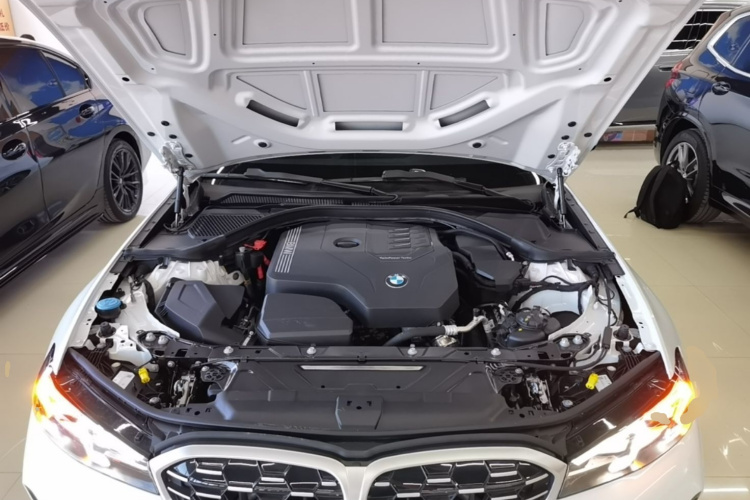 BMW 3 Series 2025 car image #20