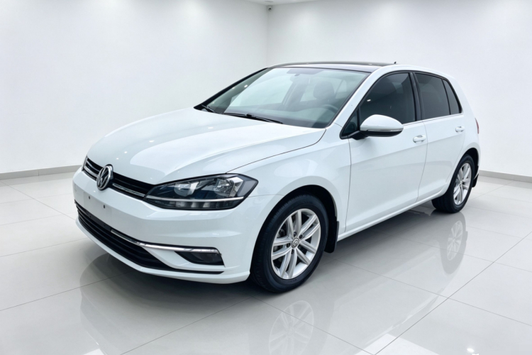 Volkswagen Golf 2018 car image #2