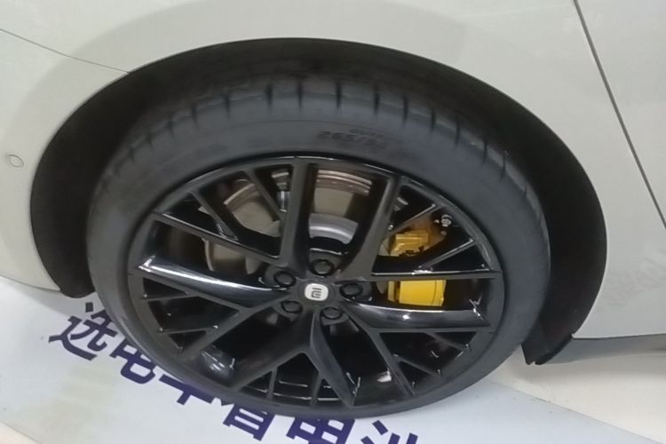 MI SU7 2025 car image #10