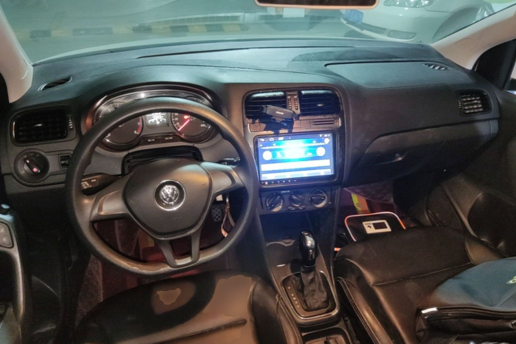 Volkswagen Polo 2017 car image #10
