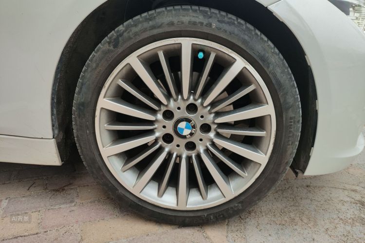 BMW 3 Series 2019 car image #9
