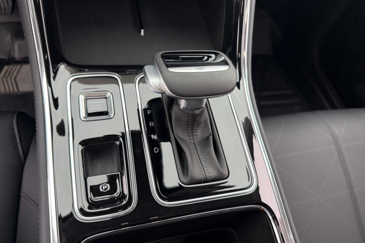 GEELY Emgrand 2025 car image #12
