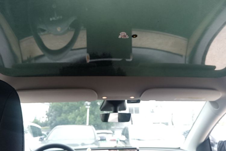 Tesla Model Y 2021 car image #18