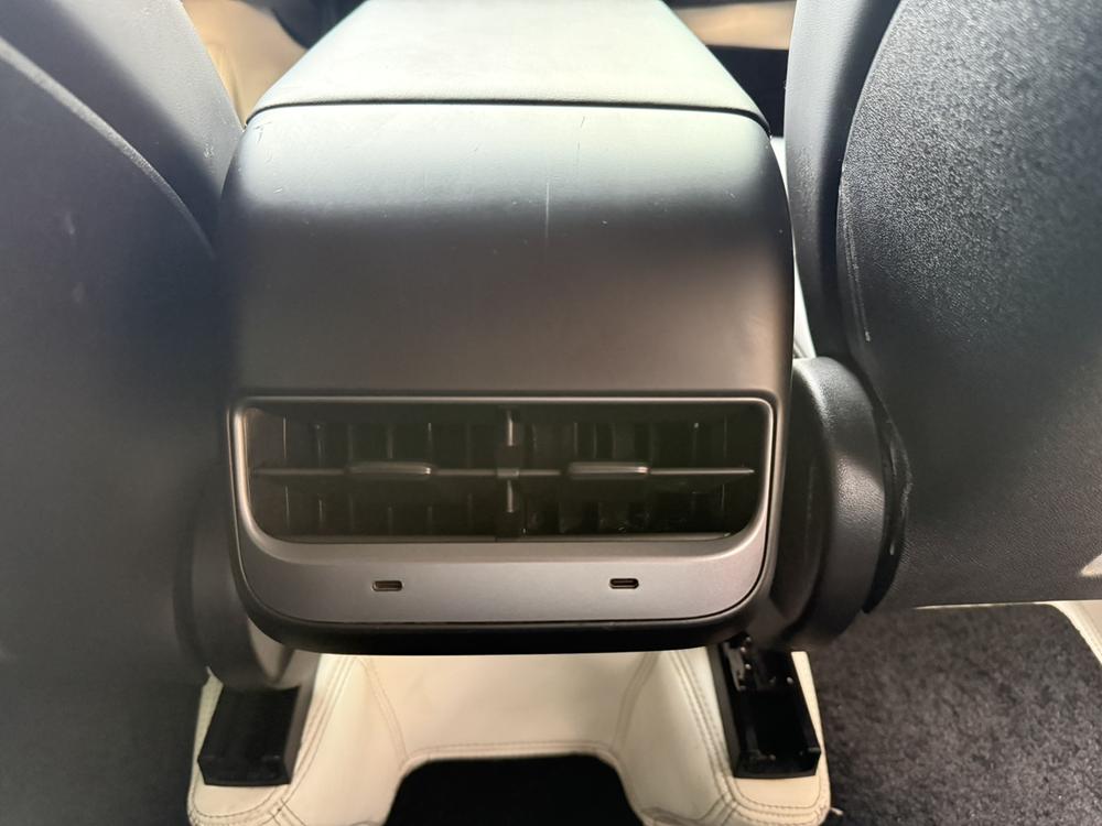 Tesla Model Y 2023 #8 Tesla Model Y 2023 car image #8