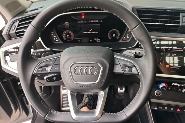 Audi Q3 2023 car image #11