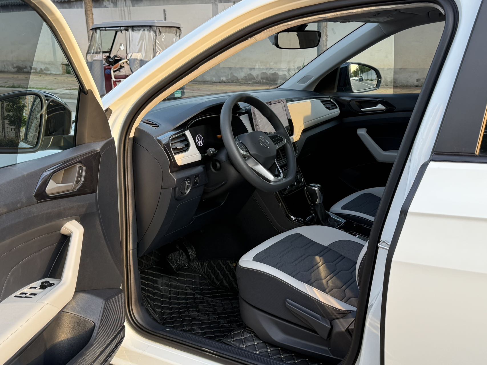 Volkswagen Tharu 2025 imagen de coche #3
