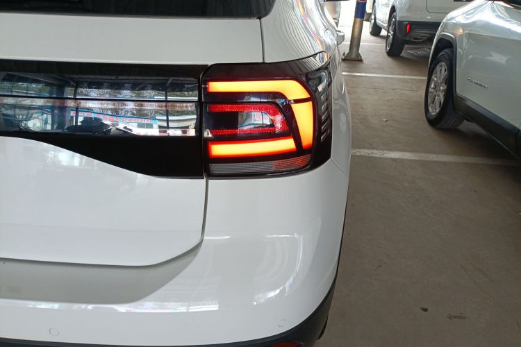 Volkswagen T-Cross 2021 car image #8
