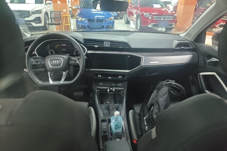 Audi Q3 2023 car image #10