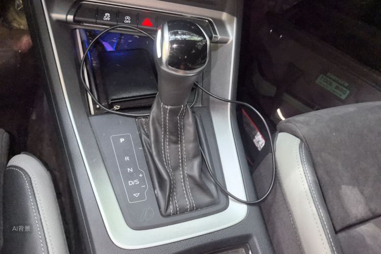 Audi Q3 2019 car image #16