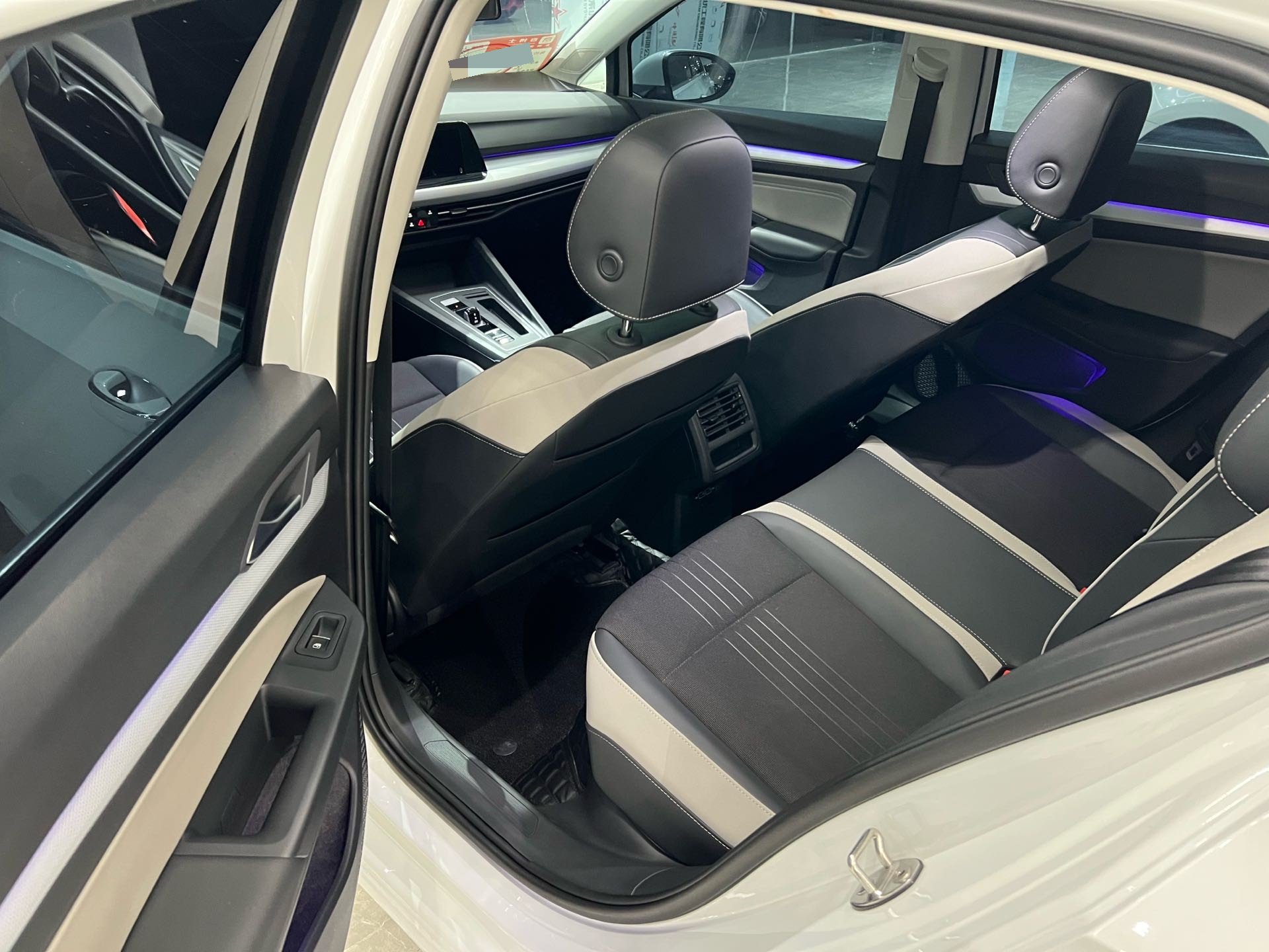 Volkswagen Golf 2023 immagine di auto #4