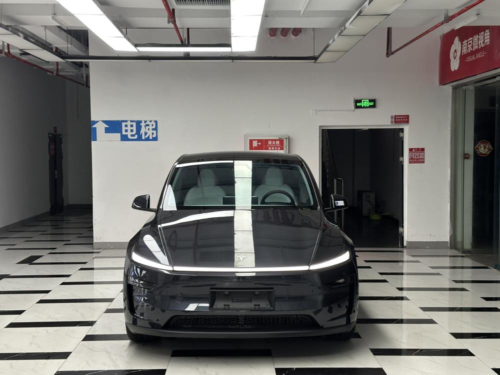Tesla Model Y 2025 #2 Tesla Model Y 2025 car image #2