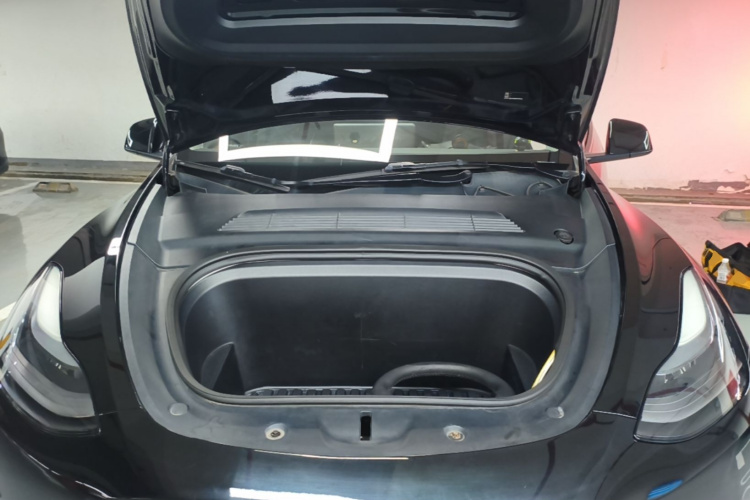 Tesla Model Y 2022 car image #20