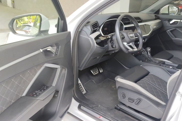 Audi Q3 2025 car image #16