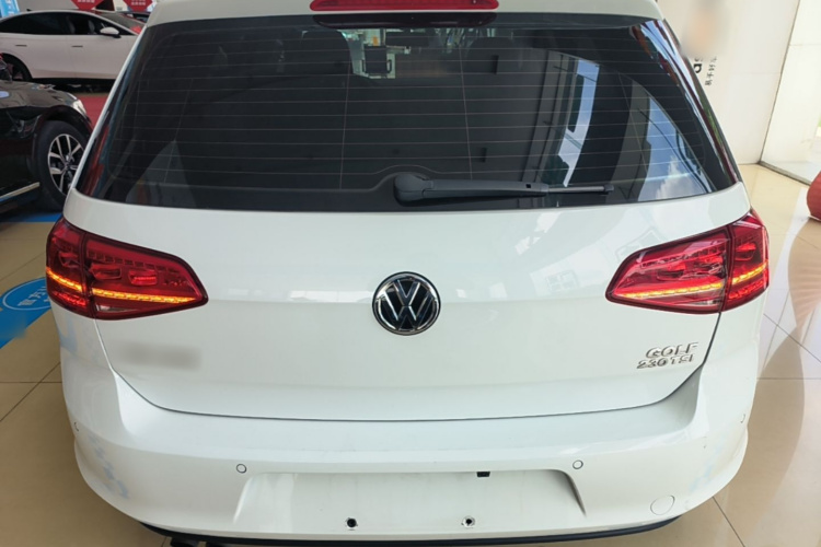 Volkswagen Golf 2017 car image #6