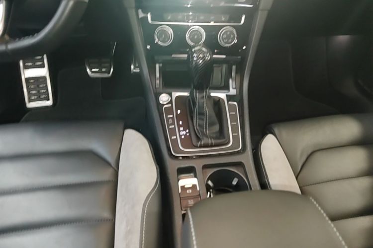 Volkswagen Golf 2020 car image #14